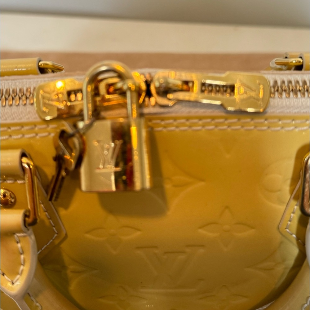 SOLD
Louis Vuitton Monogram Vernis Alma PM Satchel - Picture 4 of 14